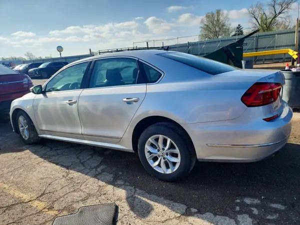 1VWAS7A33GC049943 2016 VOLKSWAGEN PASSAT - Image 2
