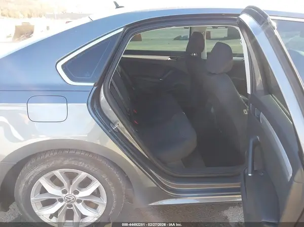 1VWAS7A39GC010693 2016 VOLKSWAGEN PASSAT - Image 8