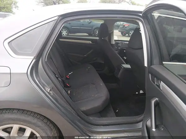 1VWAS7A3XGC046022 2016 VOLKSWAGEN PASSAT - Image 8