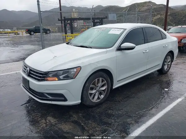 1VWAT7A30GC036807 2016 VOLKSWAGEN PASSAT - Image 2
