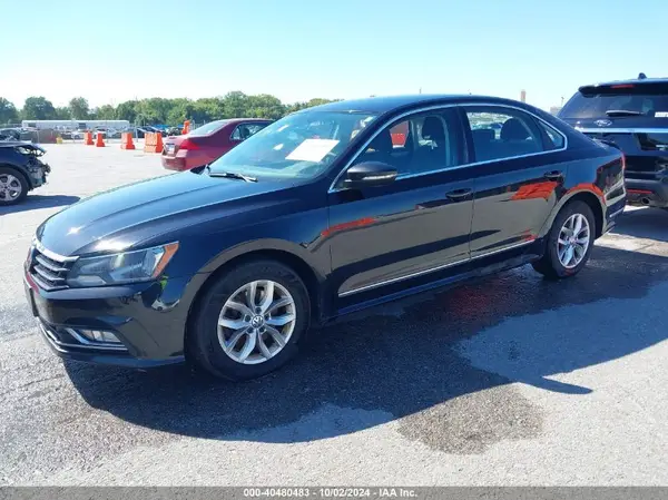 1VWAT7A30HC004120 2017 VOLKSWAGEN PASSAT - Image 2