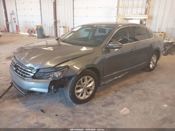 1VWAT7A30HC007146 2017 VOLKSWAGEN PASSAT - Image 2