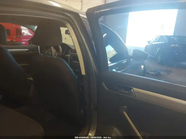 1VWAT7A30HC007146 2017 VOLKSWAGEN PASSAT - Image 8
