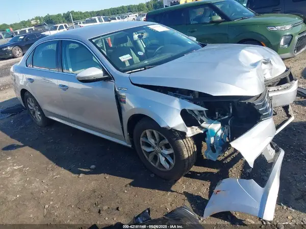1VWAT7A30HC009964 2017 VOLKSWAGEN PASSAT - Image 1