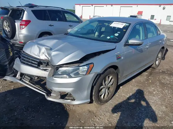1VWAT7A30HC009964 2017 VOLKSWAGEN PASSAT - Image 2