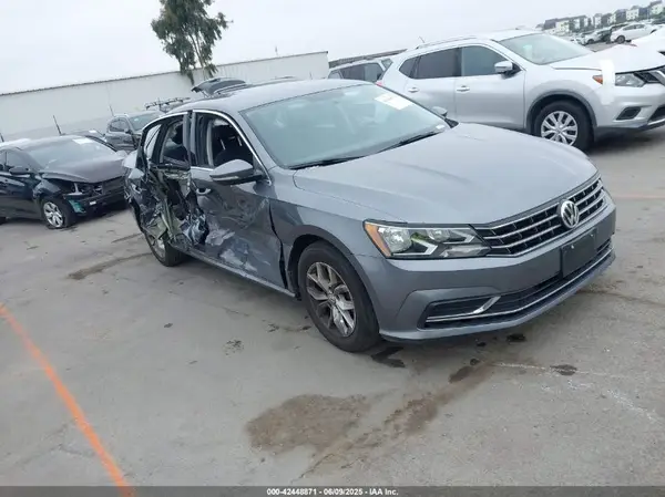 1VWAT7A30HC016476 2017 VOLKSWAGEN PASSAT - Image 1