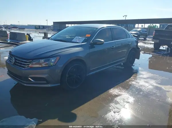 1VWAT7A30HC017272 2017 VOLKSWAGEN PASSAT - Image 2