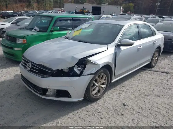 1VWAT7A30HC023461 2017 VOLKSWAGEN PASSAT - Image 2