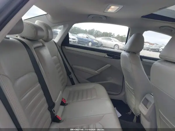 1VWAT7A30HC023461 2017 VOLKSWAGEN PASSAT - Image 8