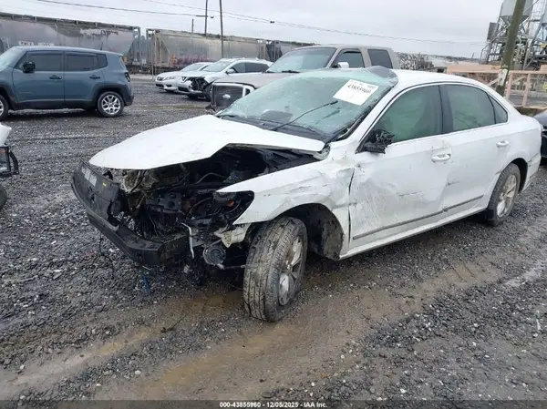 1VWAT7A30HC025842 2017 VOLKSWAGEN PASSAT - Image 2