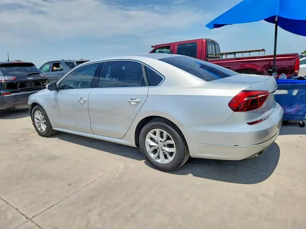 1VWAT7A30HC029504 2017 VOLKSWAGEN PASSAT - Image 2