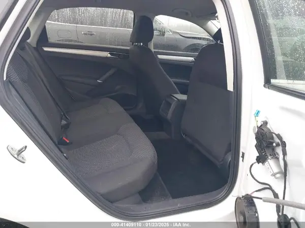 1VWAT7A30HC031821 2017 VOLKSWAGEN PASSAT - Image 8
