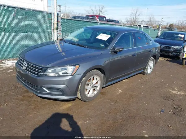 1VWAT7A30HC039434 2017 VOLKSWAGEN PASSAT - Image 2