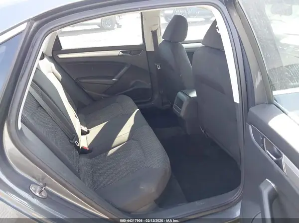 1VWAT7A30HC039434 2017 VOLKSWAGEN PASSAT - Image 8