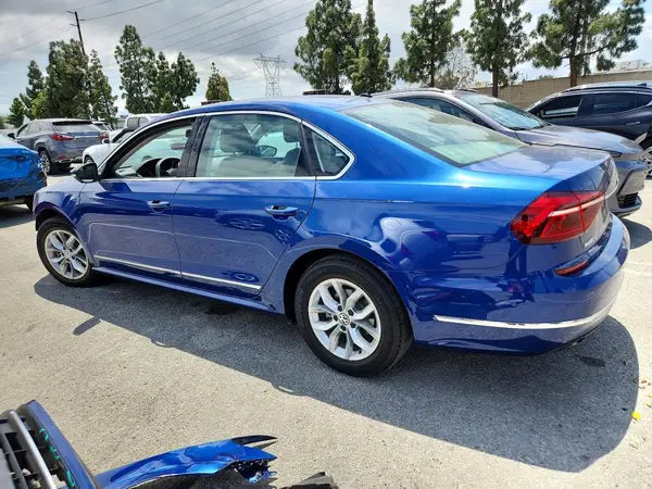 1VWAT7A30HC039997 2017 VOLKSWAGEN PASSAT - Image 2