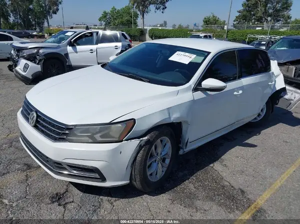 1VWAT7A30HC062762 2017 VOLKSWAGEN PASSAT - Image 2