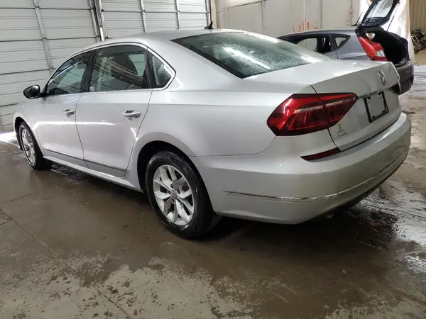 1VWAT7A30HC069274 2017 VOLKSWAGEN PASSAT - Image 2