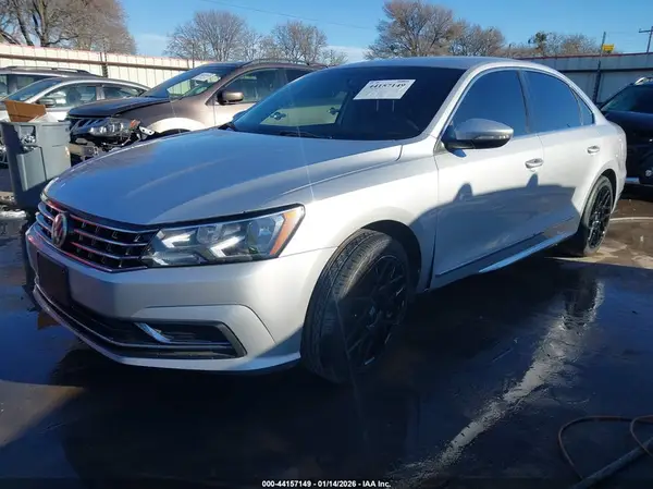 1VWAT7A30HC079240 2017 VOLKSWAGEN PASSAT - Image 2