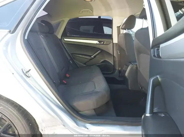 1VWAT7A30HC079240 2017 VOLKSWAGEN PASSAT - Image 8