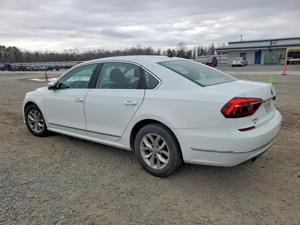 1VWAT7A30HC079531 2017 VOLKSWAGEN PASSAT - Image 2