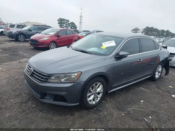 1VWAT7A30HC084115 2017 VOLKSWAGEN PASSAT - Image 2