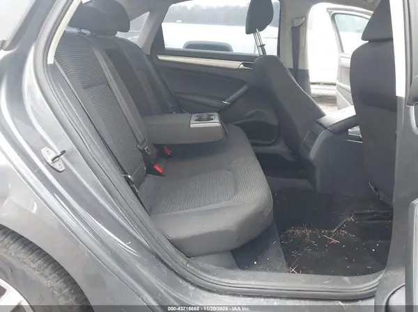 1VWAT7A30HC084115 2017 VOLKSWAGEN PASSAT - Image 8
