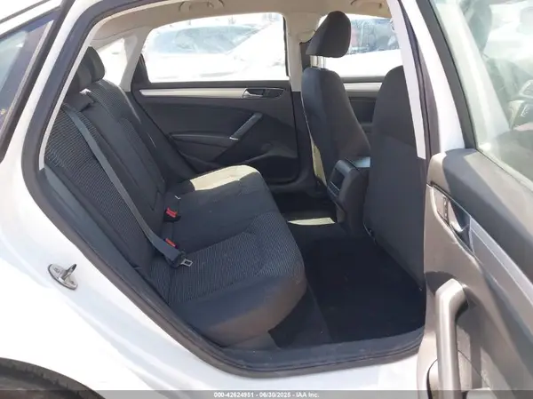 1VWAT7A30HC085703 2017 VOLKSWAGEN PASSAT - Image 8