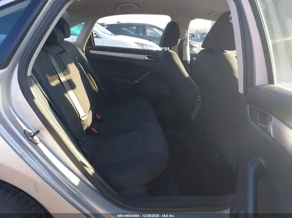 1VWAT7A31GC035004 2016 VOLKSWAGEN PASSAT - Image 8