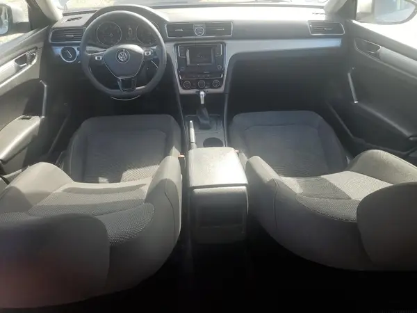 1VWAT7A31HC004580 2017 VOLKSWAGEN PASSAT - Image 8