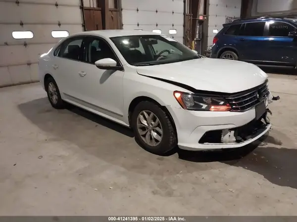 1VWAT7A31HC010461 2017 VOLKSWAGEN PASSAT - Image 1
