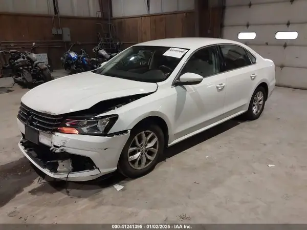 1VWAT7A31HC010461 2017 VOLKSWAGEN PASSAT - Image 2