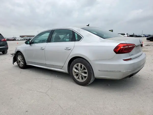 1VWAT7A31HC012758 2017 VOLKSWAGEN PASSAT - Image 2