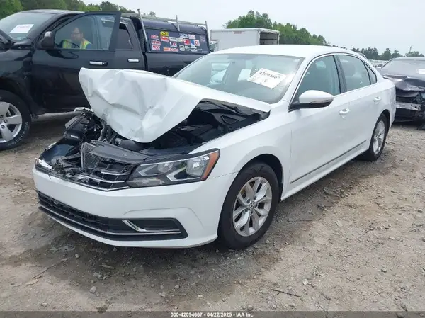 1VWAT7A31HC015952 2017 VOLKSWAGEN PASSAT - Image 2