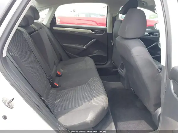 1VWAT7A31HC015952 2017 VOLKSWAGEN PASSAT - Image 8
