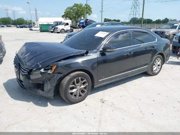 1VWAT7A31HC019158 2017 VOLKSWAGEN PASSAT - Image 2