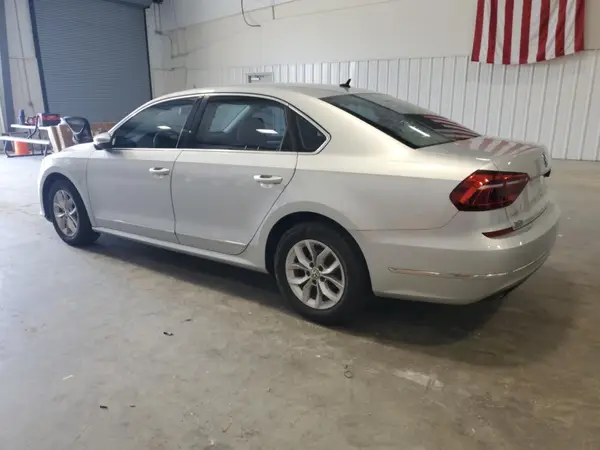 1VWAT7A31HC024781 2017 VOLKSWAGEN PASSAT - Image 2