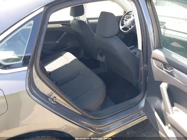 1VWAT7A31HC029219 2017 VOLKSWAGEN PASSAT - Image 8