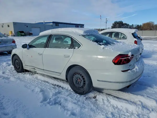 1VWAT7A31HC038910 2017 VOLKSWAGEN PASSAT - Image 2