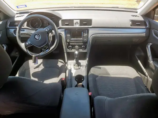 1VWAT7A31HC039975 2017 VOLKSWAGEN PASSAT - Image 8
