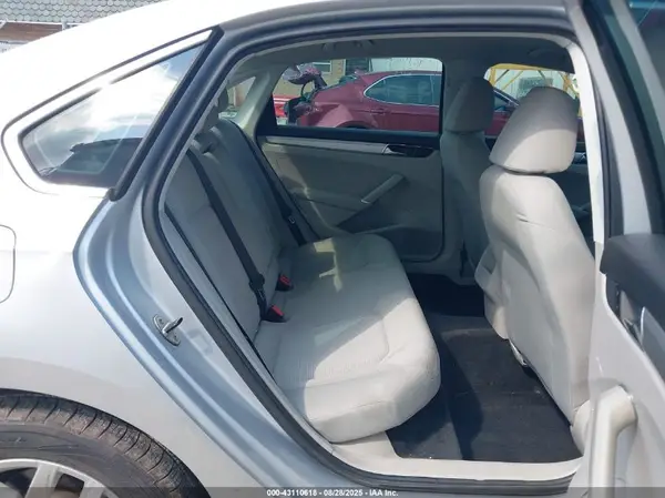 1VWAT7A31HC041967 2017 VOLKSWAGEN PASSAT - Image 8