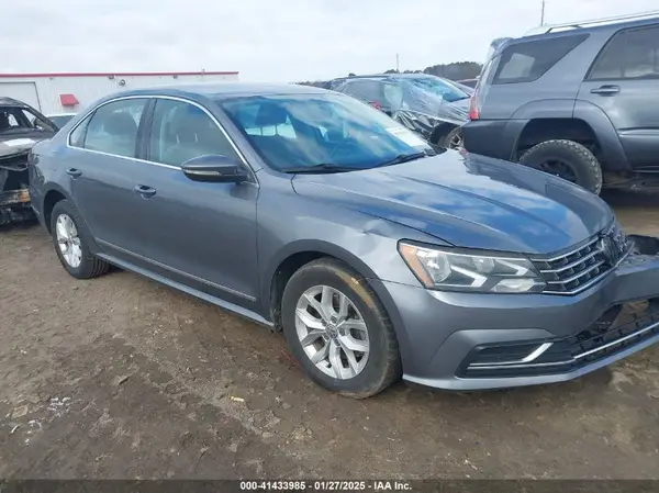 1VWAT7A31HC043900 2017 VOLKSWAGEN PASSAT - Image 1