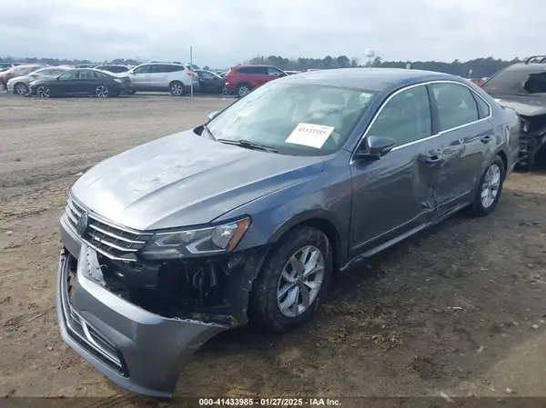 1VWAT7A31HC043900 2017 VOLKSWAGEN PASSAT - Image 2