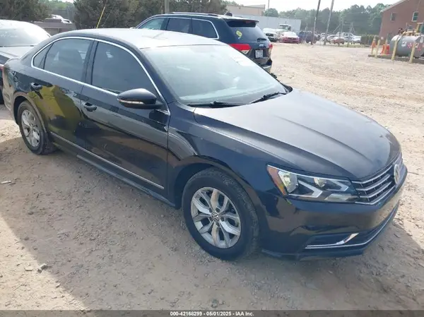 1VWAT7A31HC046232 2017 VOLKSWAGEN PASSAT - Image 1