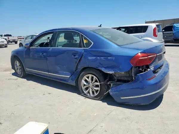 1VWAT7A31HC049454 2017 VOLKSWAGEN PASSAT - Image 2