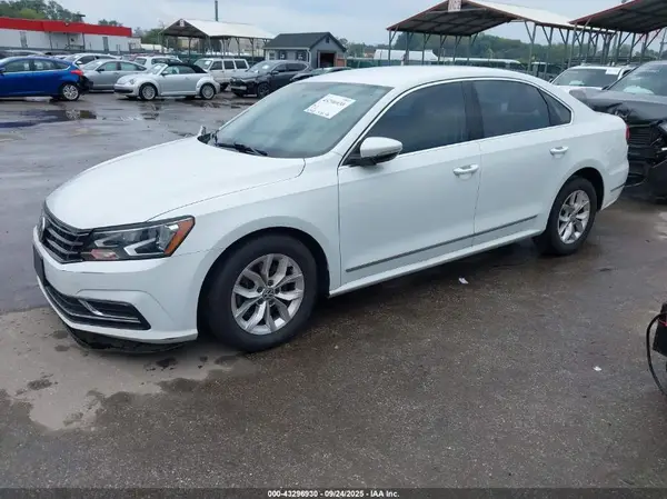 1VWAT7A31HC050166 2017 VOLKSWAGEN PASSAT - Image 2