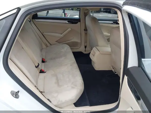 1VWAT7A31HC050166 2017 VOLKSWAGEN PASSAT - Image 8