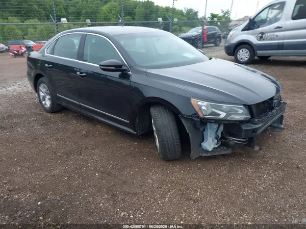 1VWAT7A31HC068117 2017 VOLKSWAGEN PASSAT - Image 1