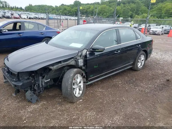 1VWAT7A31HC068117 2017 VOLKSWAGEN PASSAT - Image 2