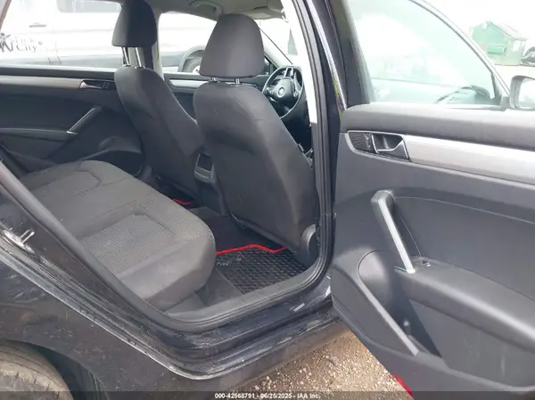 1VWAT7A31HC068117 2017 VOLKSWAGEN PASSAT - Image 8