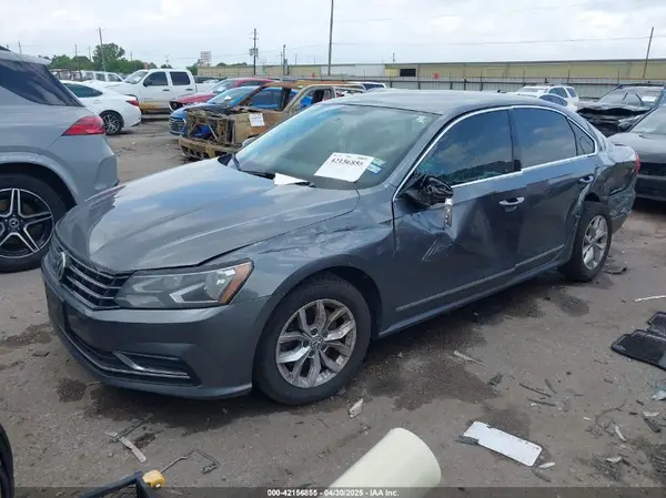 1VWAT7A31HC073446 2017 VOLKSWAGEN PASSAT - Image 2